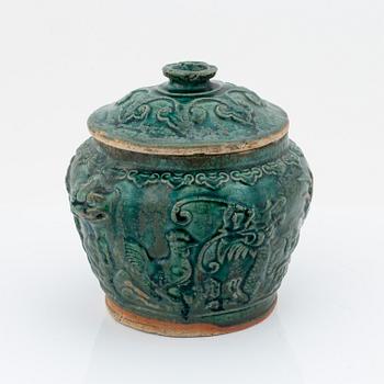 A green glazed jar with cover, China, 19th Century.