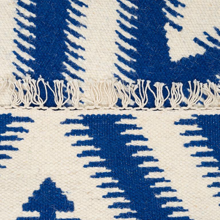 A Kilim c. 240 x 155 cm.