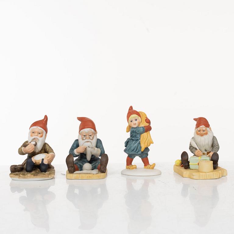 Jenny Nyström, after, after. 14 figurines, Kalmar Läns Museum.