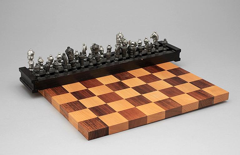 SCHACKSPEL, trä samt tenn, 1900/2000-tal.