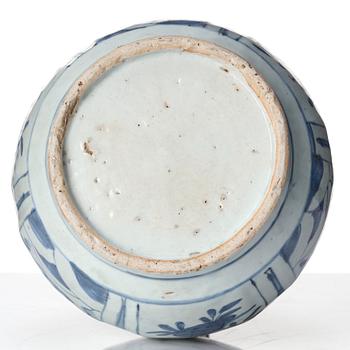 A blue and white kraak bottle, Ming dynasty, Wanli (1572-1620).