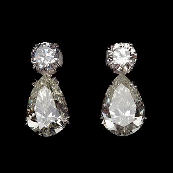 418. A PAIR OF EARRINGS, drop cut diamonds c. 2.40 ct. J-M /Si1-I2 brilliant cut diamonds c. 0.40 ct. H/si.