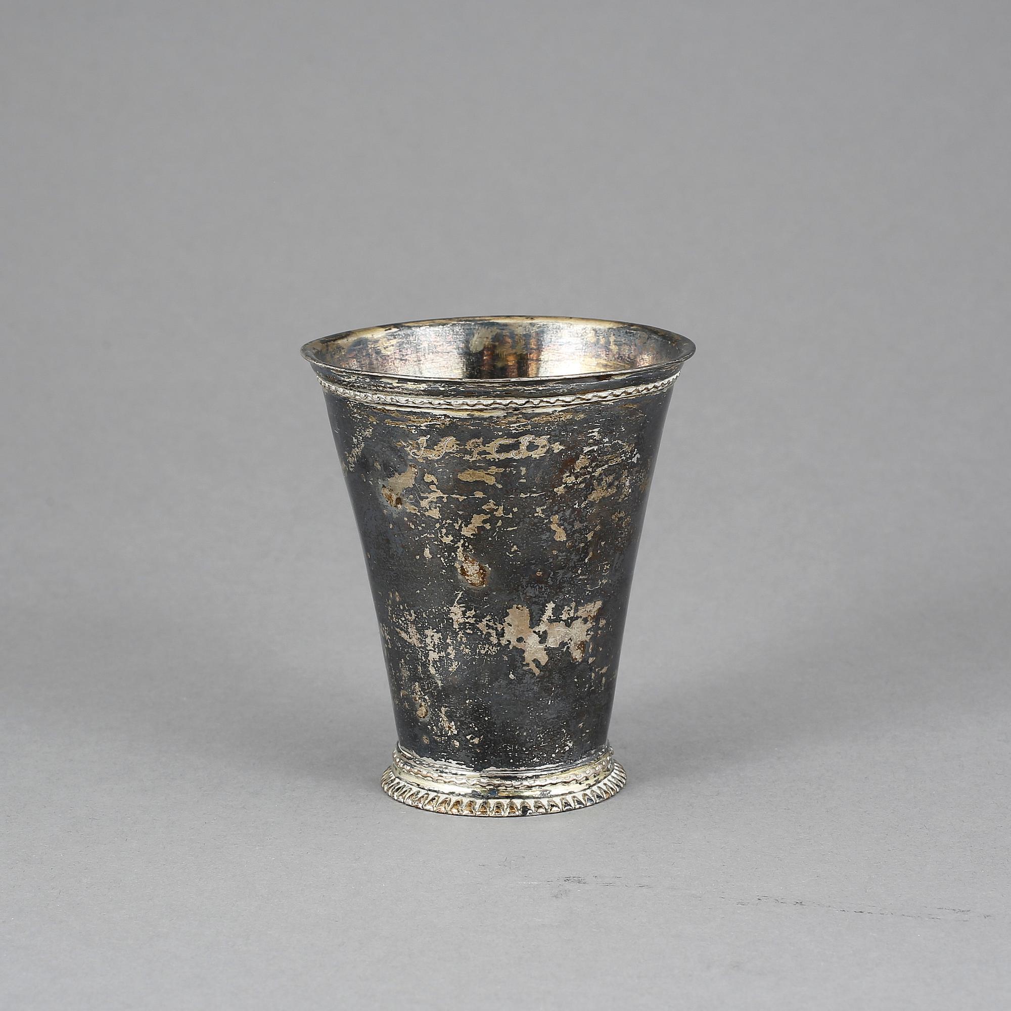 BÄGARE, silver, oidentifierad smed BM, Stockholm, 1714. Vikt ca 111 gram.