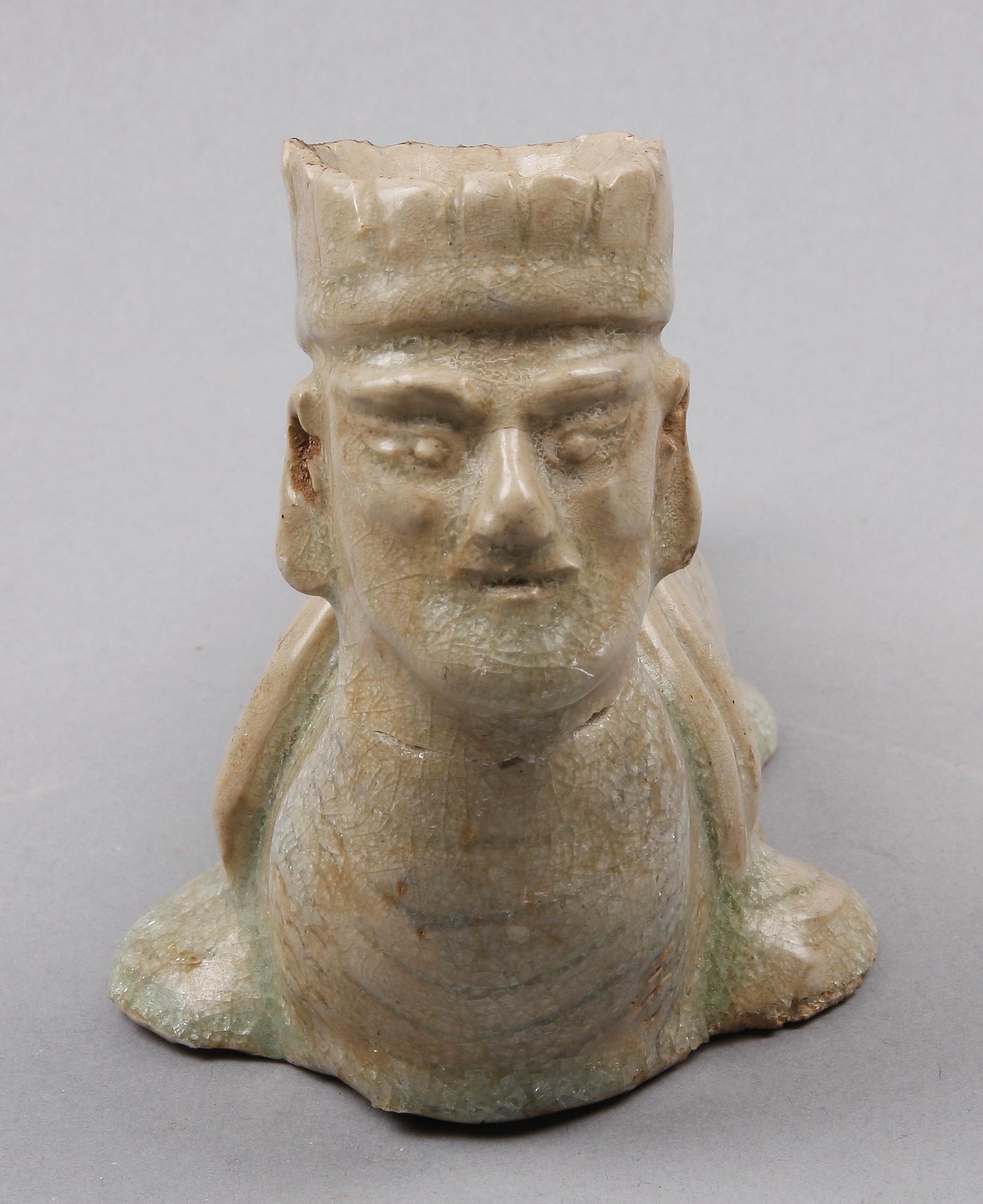 FIGURIN, lergods, orientalisk.