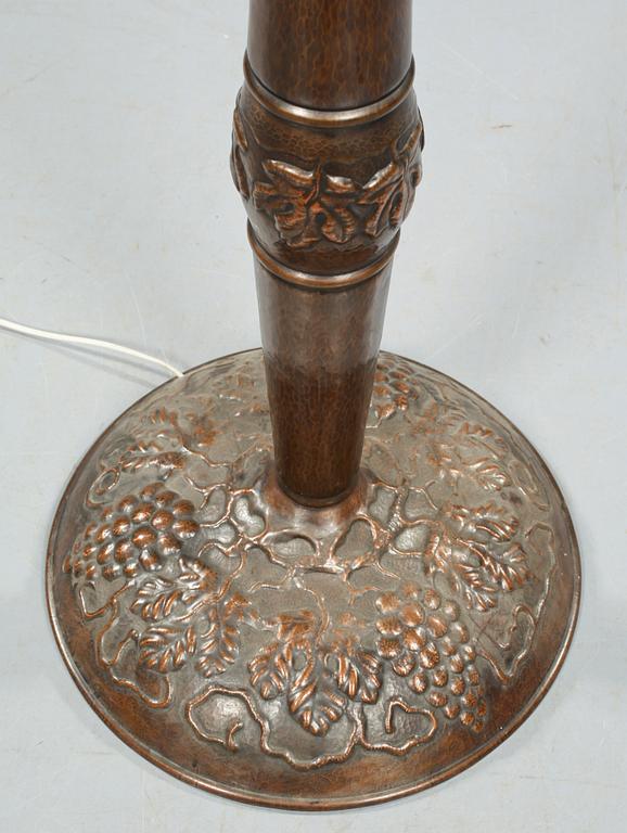 GOLVLAMPA, jugend, 1900-talets första del.