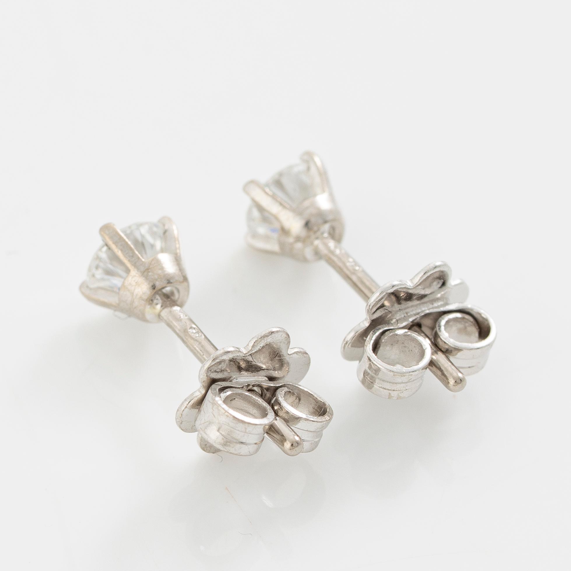 Earrings, Strömdahls, 18K white gold with round brilliant-cut diamonds, total approx. 0.38 ct.