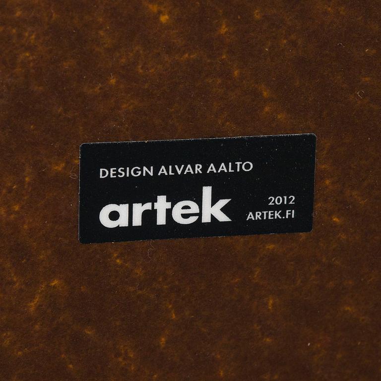 Alvar Aalto, sohvapöytiä, 2 kpl, mallit 90C ja 90D, Artek 2012.