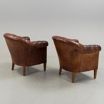 CLUBFÅTÖLJER, ett par, 1900-talets början.