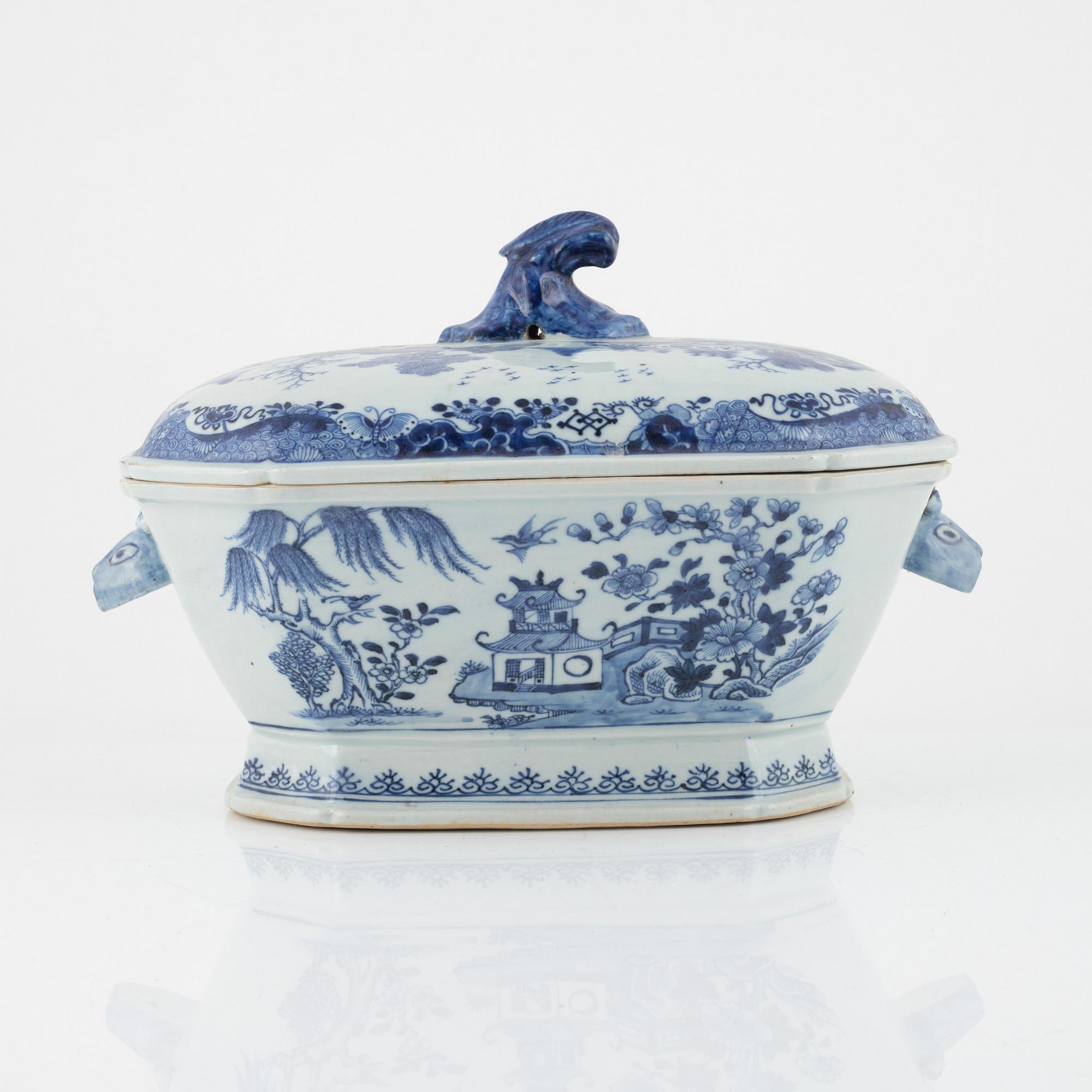 A blue and white tureen with cover, Qing dynasty, 18th Century.