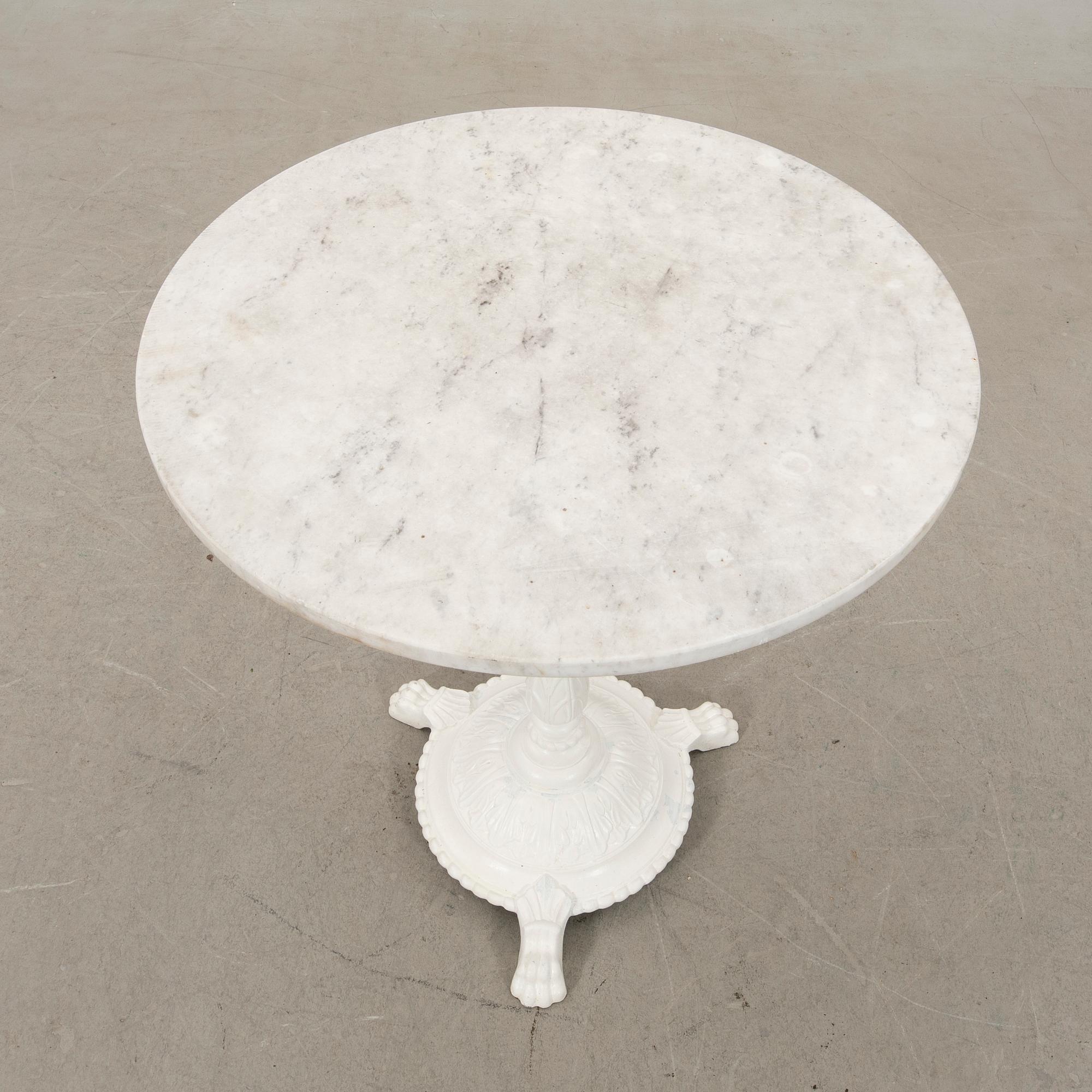 Garden table, Byarum late 20th century and chairs.