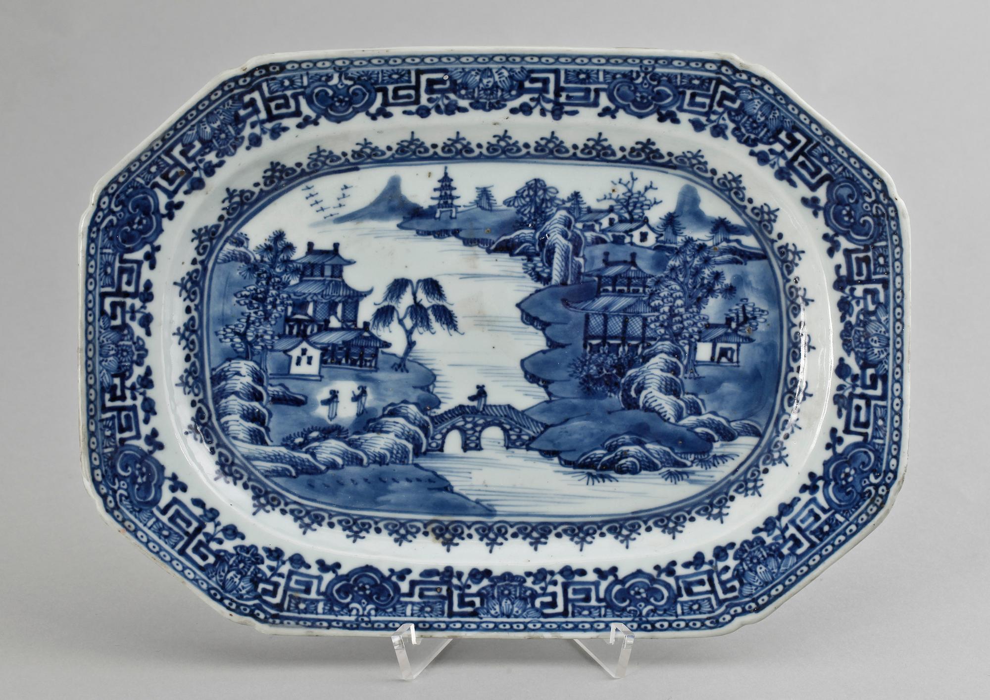 STEKFAT, porslin, Kina, Qianlong, 1736-95.