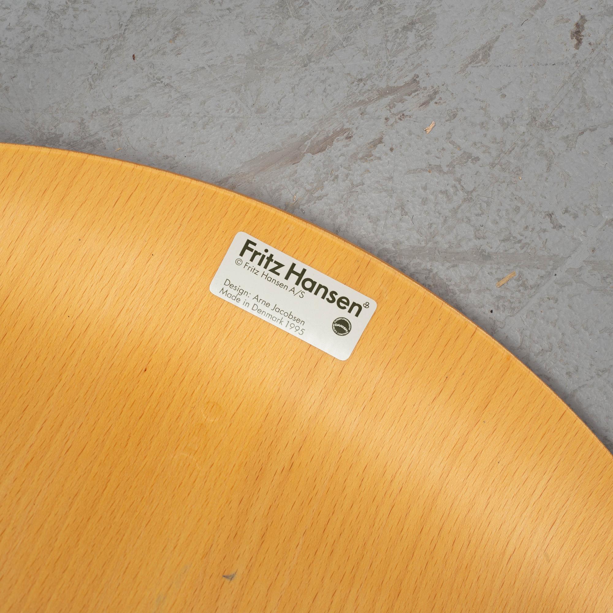 ARNE JACOBSEN, stolar 6 st, ”Sjuan”, Fritz Hansen, Danmark, 1995.