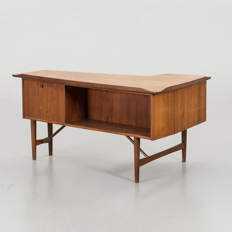 A WRITING DESK PETER LOVIG NIELSEN THE MID 20TH CENTURY.