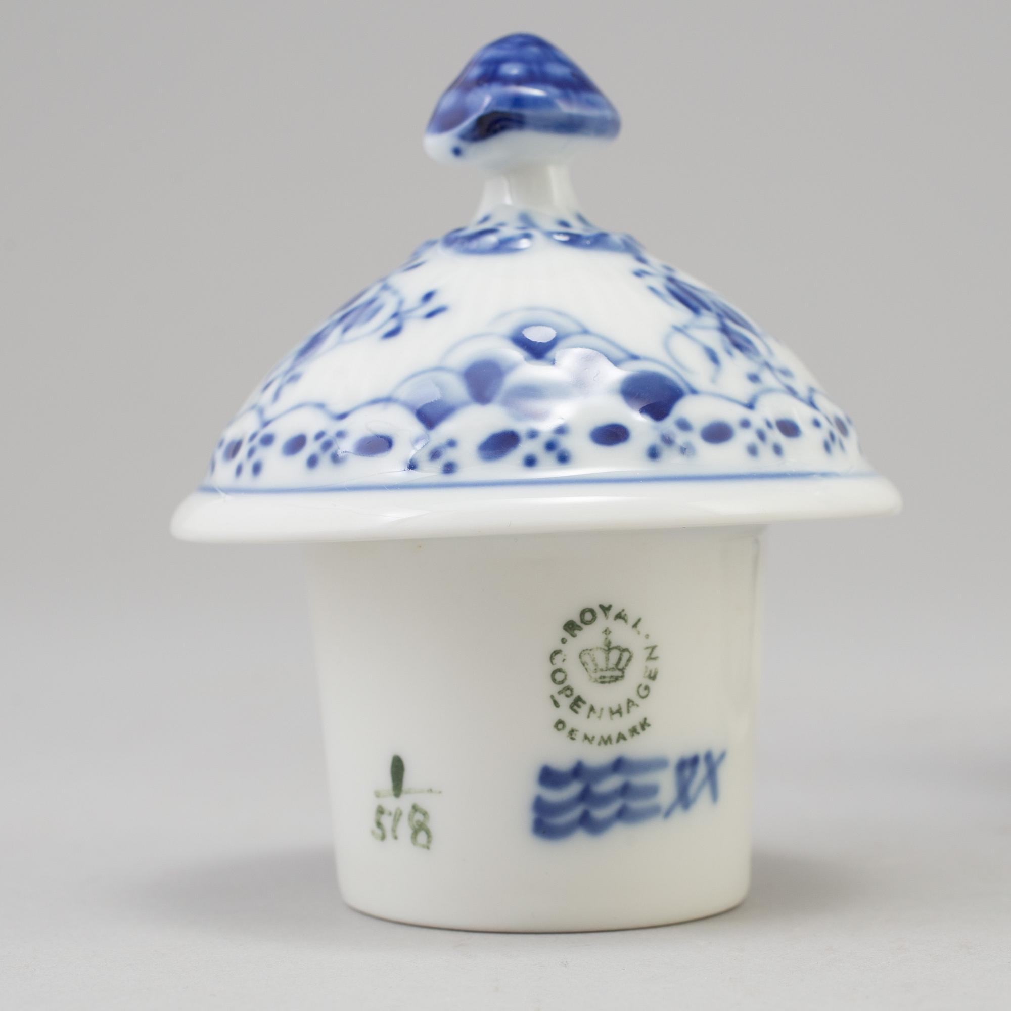 SERVIS, 44 delar, porslin, "Musselmalet", Royal Copenhagen, Danmark.