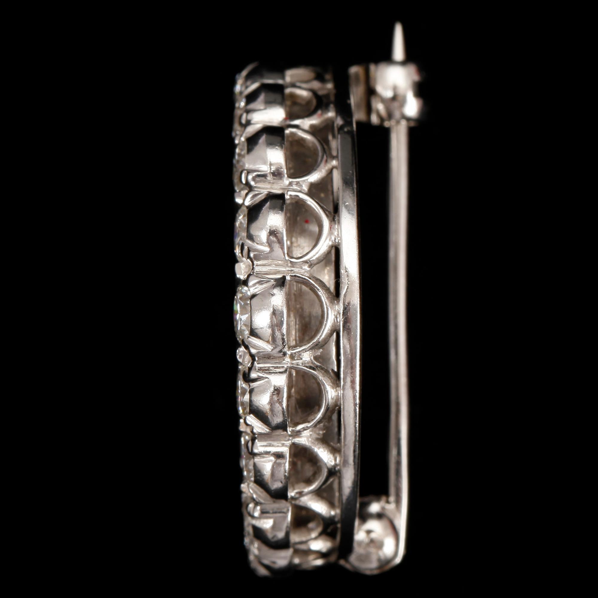 BROSCH, vitguld 18K, briljantslipade diamanter. Svensk importstämpel. Vikt ca 9 gram.