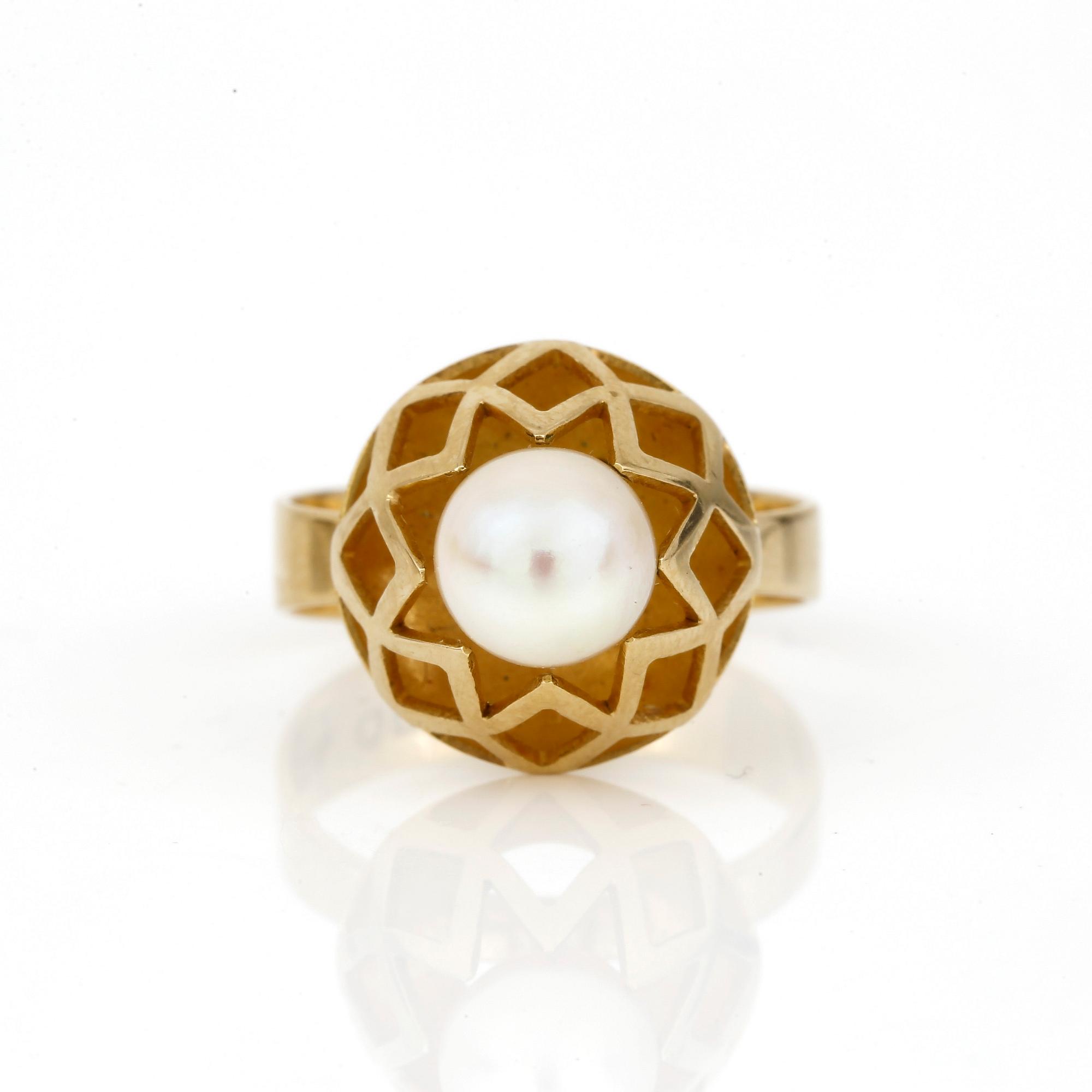 RING, med en odlad pärla, G Kaplan, Stockholm, 1968.