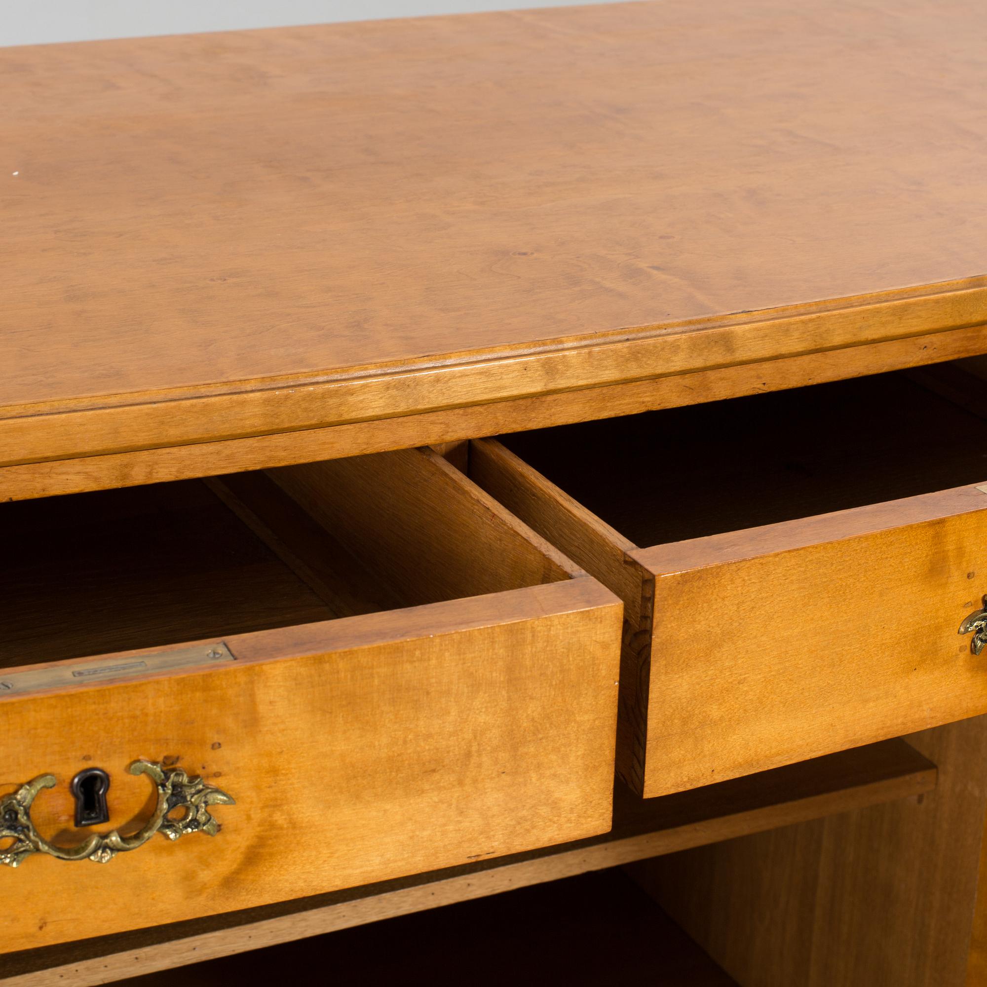 A REGENCY STYLE SIDEBOARD, first half of 20th century.