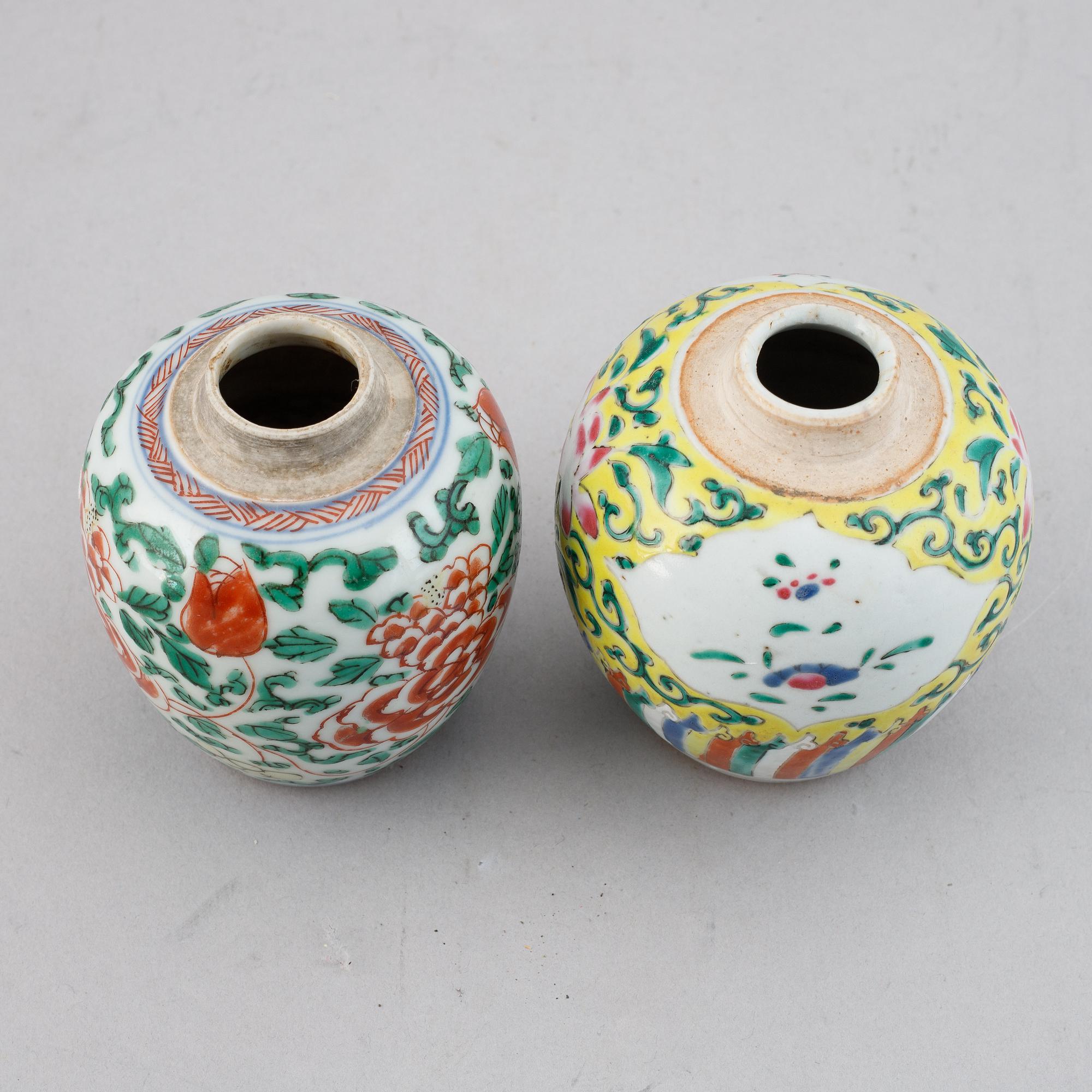 Two famille verte and famille rose tea caddies, Qing dynasty, 18th century.