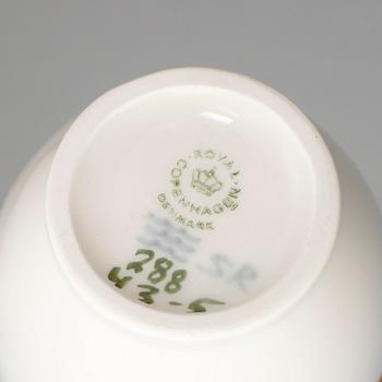 FIGURINER, 9 st samt VAS, porslin, Royal Copenhagen, Danmark.