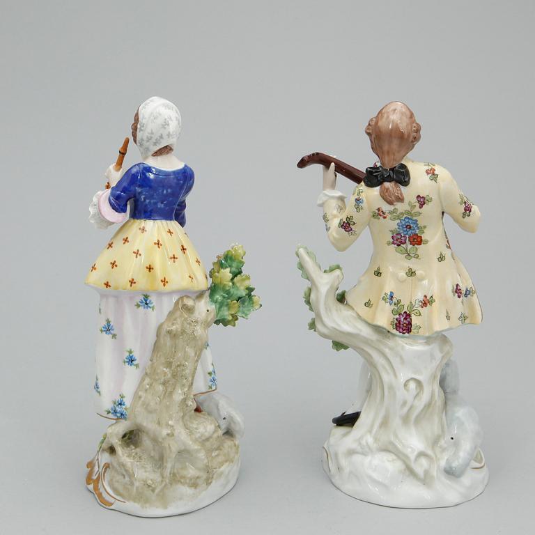 FIGURINER, ett par, porslin, bär märkning, 1900-tal.