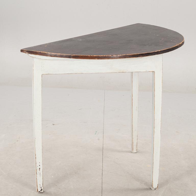 HALVMÅNEBORD, omkring 1900.