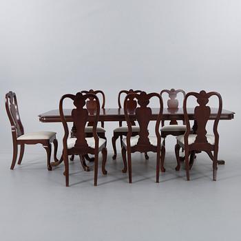 A SET OF 7 ROKOKO-STYLE DINING CHAIRS AND A TABLE, 20th century.