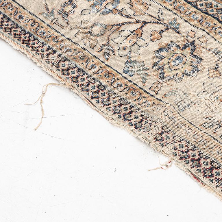 An antique Doroshk carpet, East Persian, c. 406 x 295 cm.