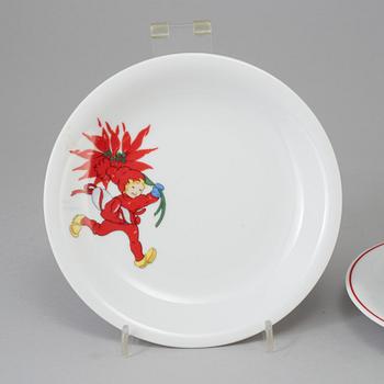 A 20th century set of 24 pices earthenware tableware, "Tomtejul", Aina Stenberg, Rörstrand.