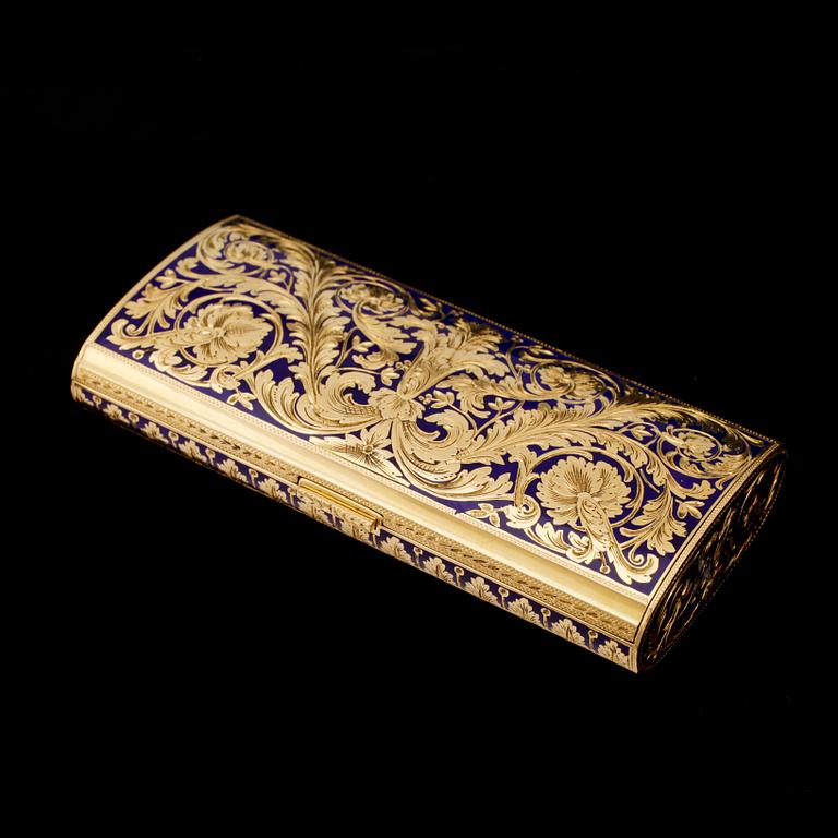 DOSA, 18k guld med blå emalj. 1900-tal. Vikt ca100g.