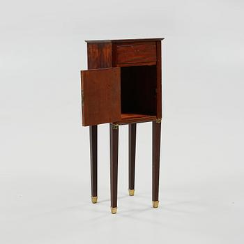 POTTSKÅP, sengustaviansk stil, runt sekelskiftet 1900.