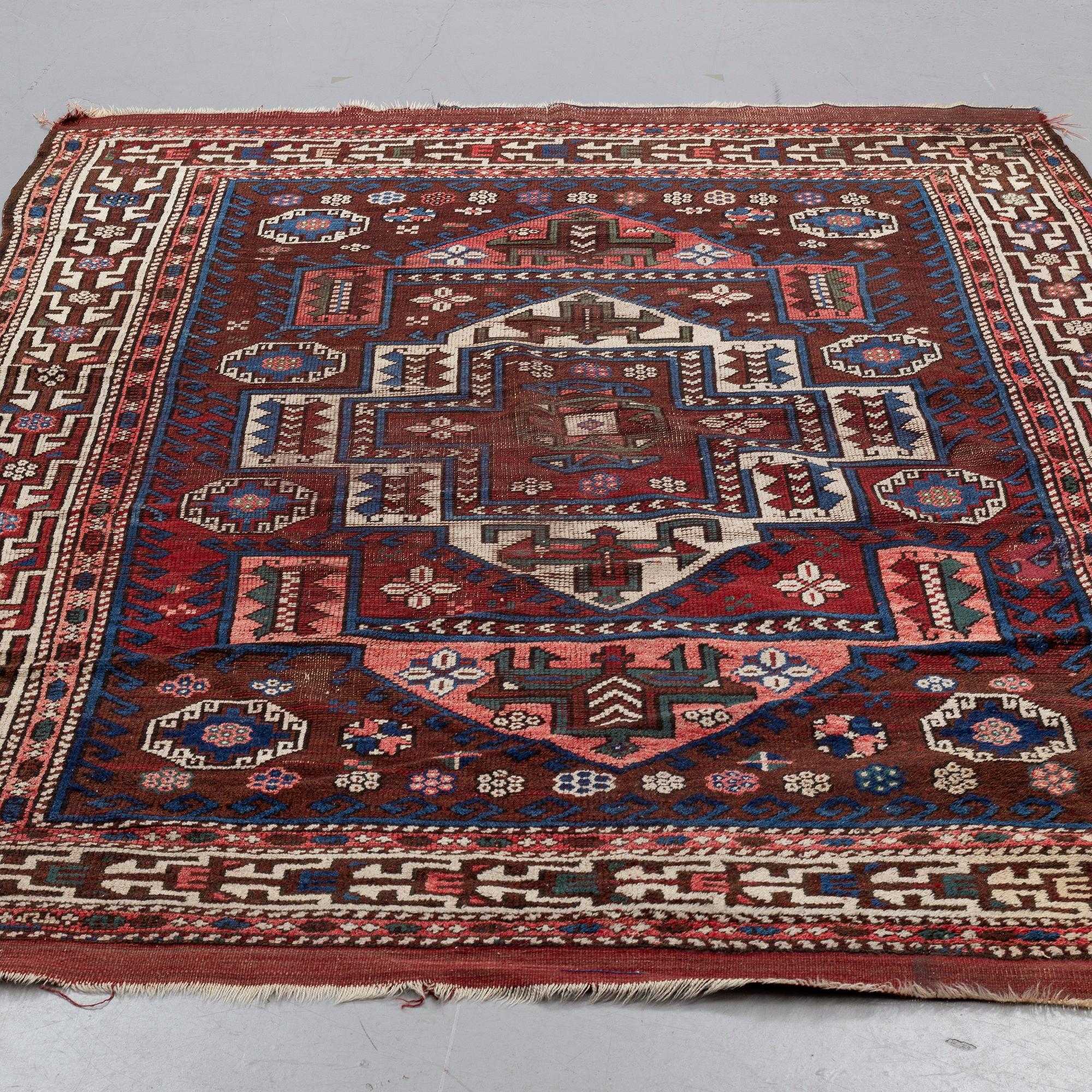 AN ANTIQUE TURKISH RUG, probably Bergama, ca 256 x 183 cm.