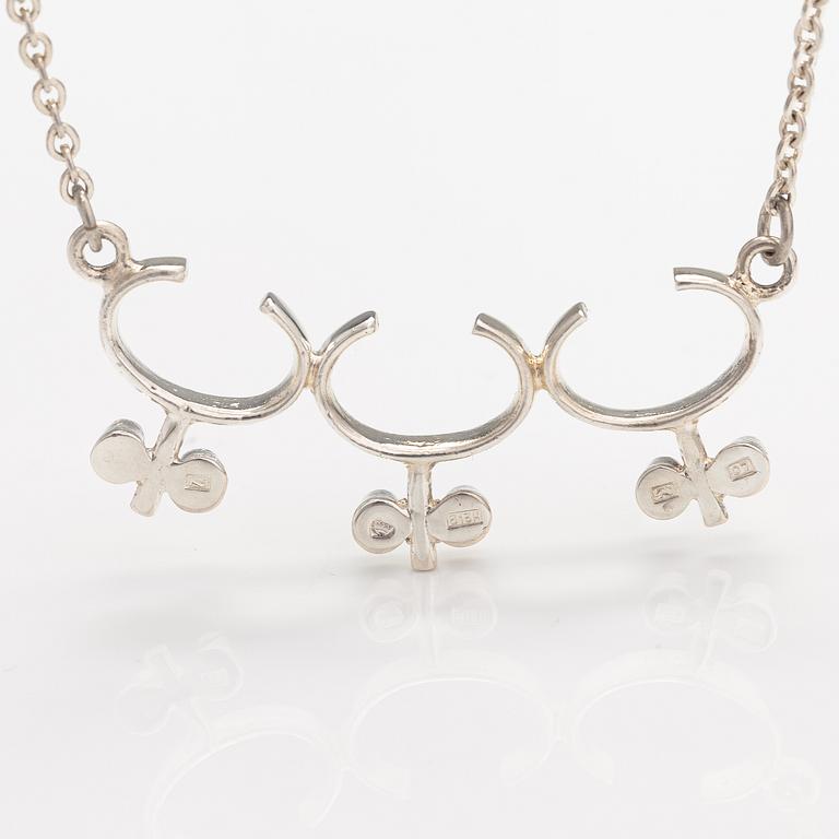 Jorma Laine, A silver necklace. Kultateollisuus, Turku 1967.