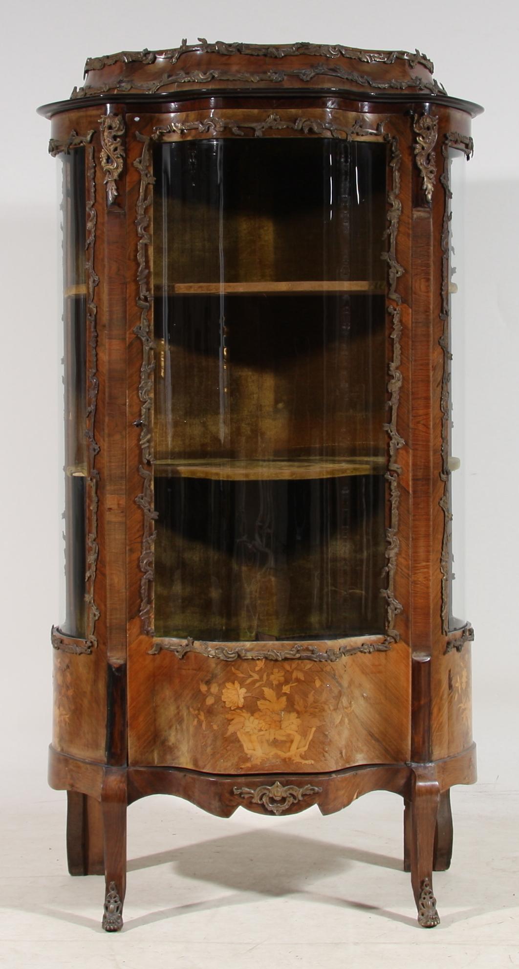 VITRINSKÅP, Louis XV-stil, 1900-tal.