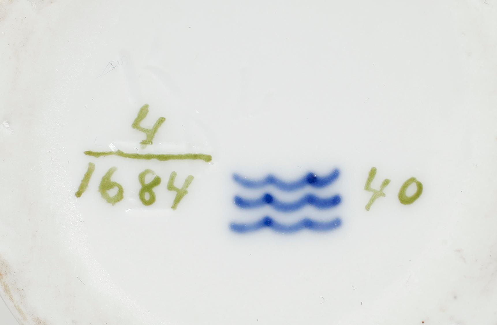 CREMEKOPP SAMT LOCKURNA, porslin, Royal Copenhagen, 1900-talets mitt.