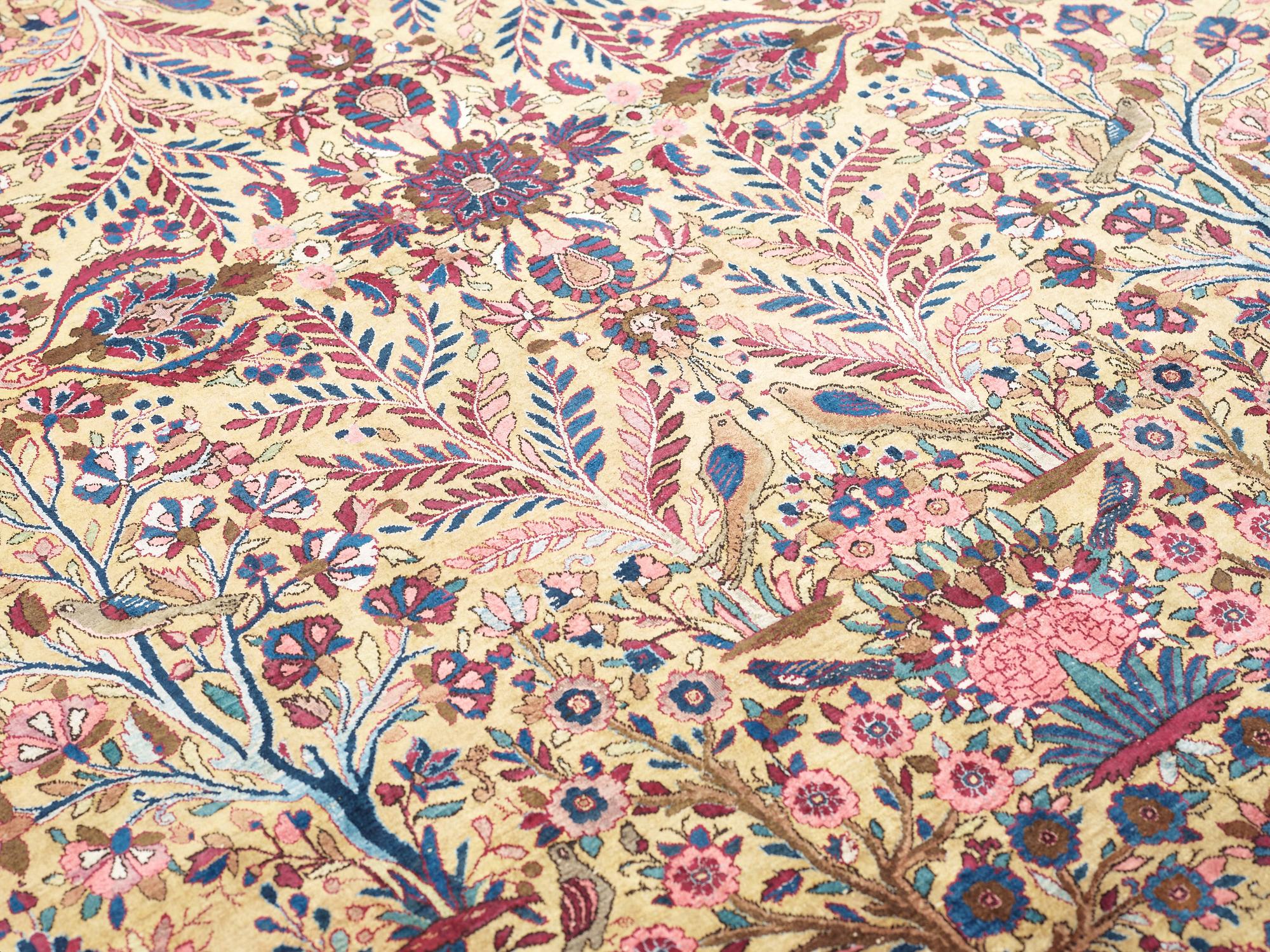 SEMI-ANTIQUE SILK KASHAN. 327 x 233,5 cm.