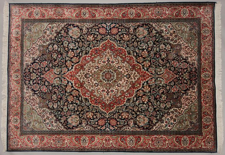 MATTA, silke, Kashmir. Ca 220x156 cm.