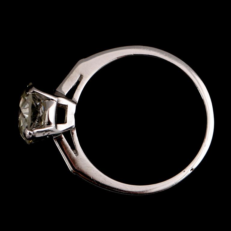 RING, platina, solitär briljantslipad diamant 2.26 ct.