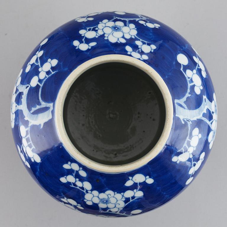 A blue and white jar cover, Qing dynasty, first half of 20th Century.