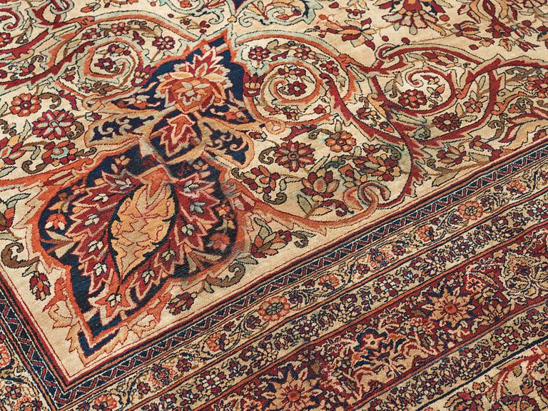 A carpet, an antique Kerman Laver, ca 677-688,5 x 510,5-526 cm.