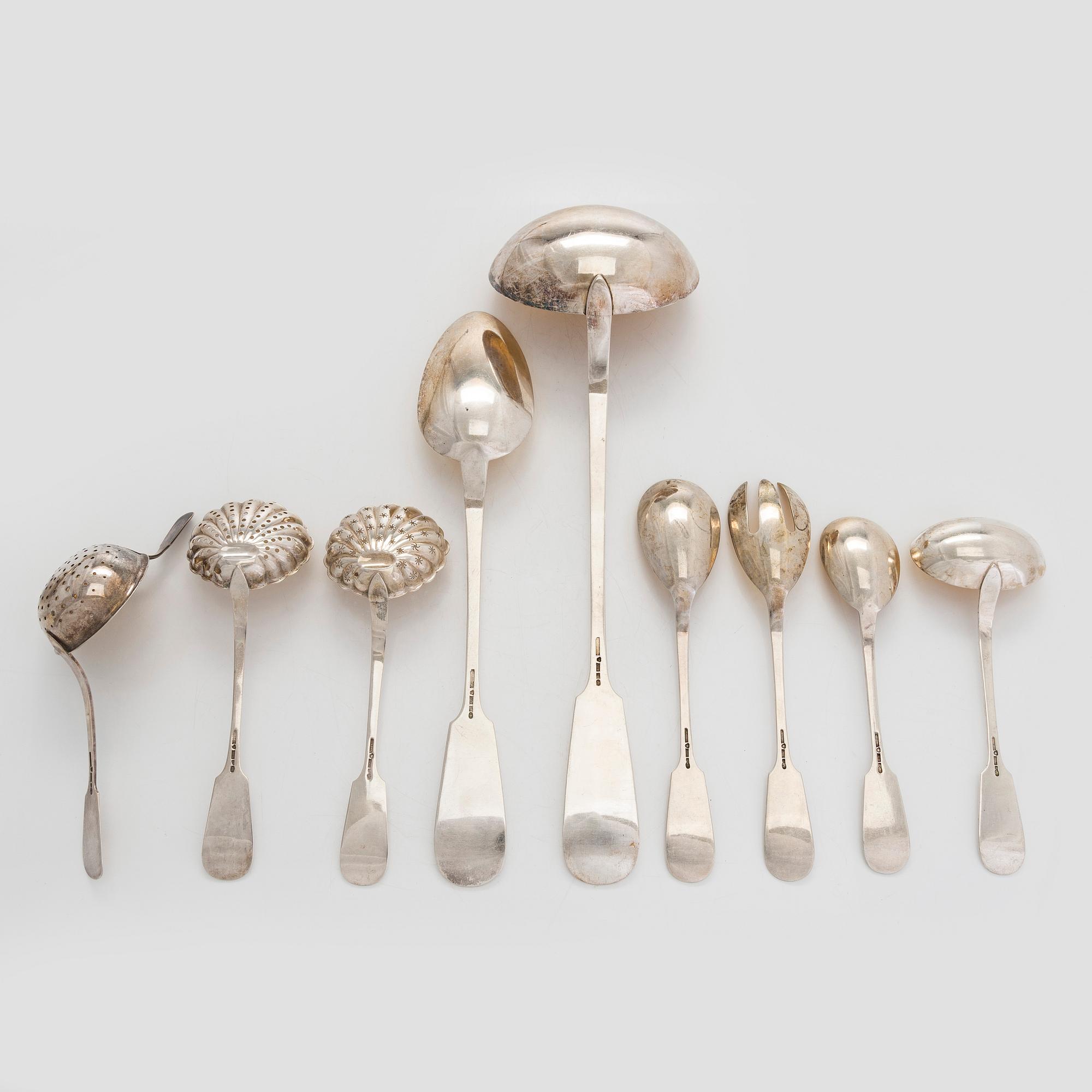 A canteen box of 253 pieces silver cutlery by Viktor Lindman, Helsinki 1916.