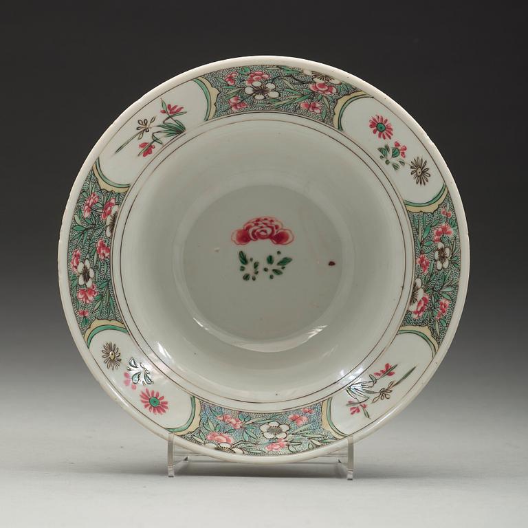 SKÅL, porslin. Qingdynastin, Kangxi (1662-1722).