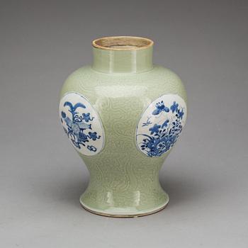 URNA, porslin, Kina, Qianlong (1736-95).