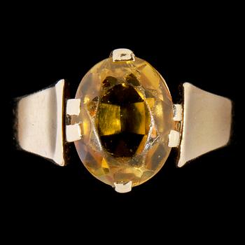 RINGAR, 5 st, 18k guld. En ring med åtta diamanter tot ca 0.08 ct.