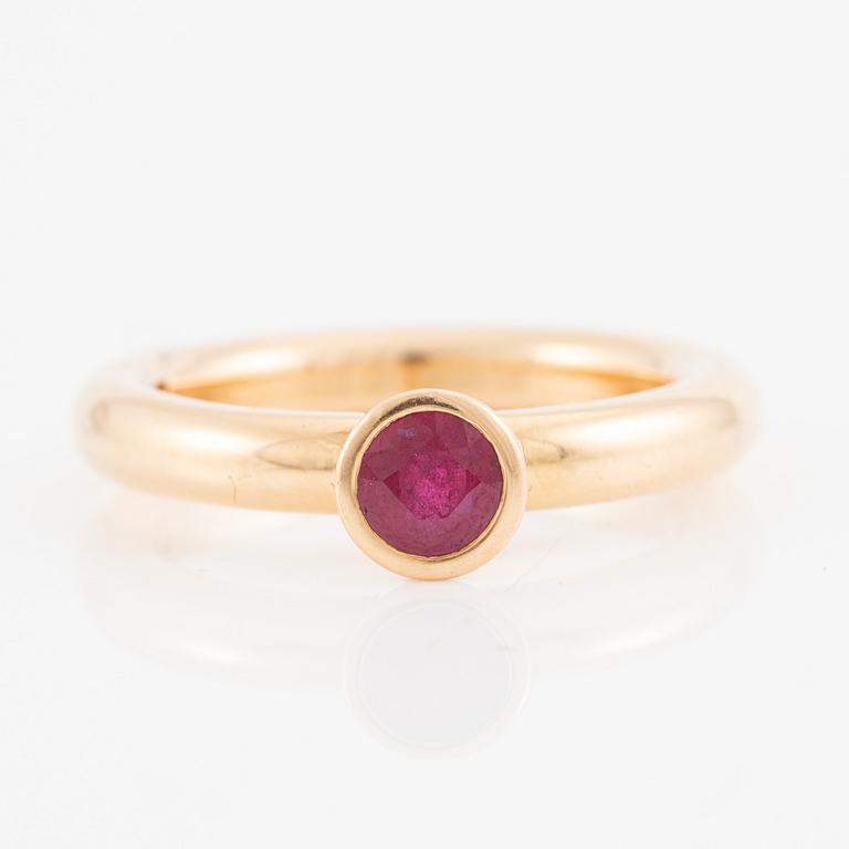 Örhängen samt ring, 18K guld med rubiner. Sandström de Wit.