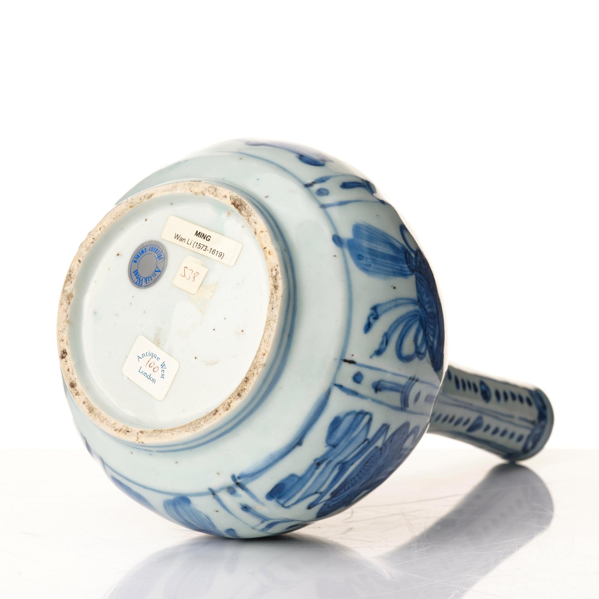 A blue and white vase, Ming dynasty, Wanli (1572-1612).