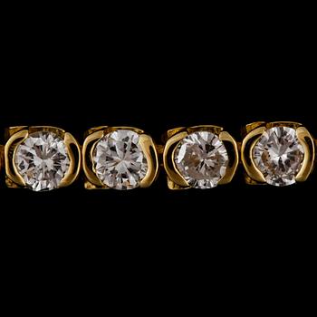 ARMBAND, 18k guld med briljantslipade diamanter tot ca 3,78ct. Vikt ca 12,7 gram.