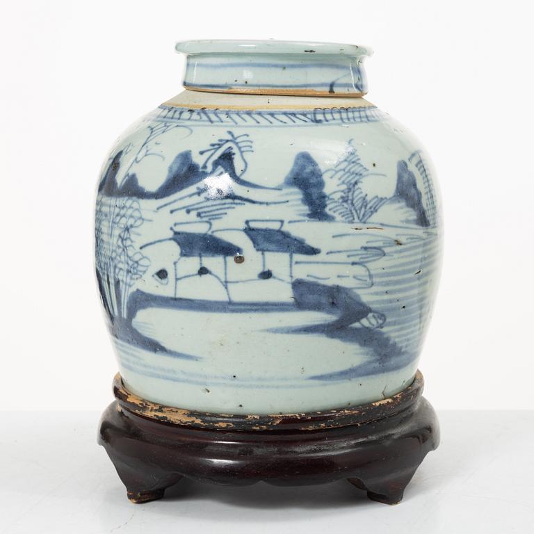 Tekanna, tallrik samt bojan, porslin, Kina, Qingdynastin, 1700-tal samt 1800-tal.