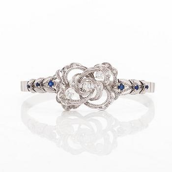 Bracelet in 18K white gold, with sapphires, brilliant- and single-cut diamonds. Finnish import marks.