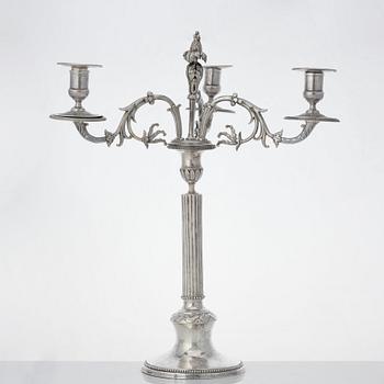 Anders Isleben, kandelabrar för tre ljus, ett par, silver, Norrköping 1793. Gustavianska.
