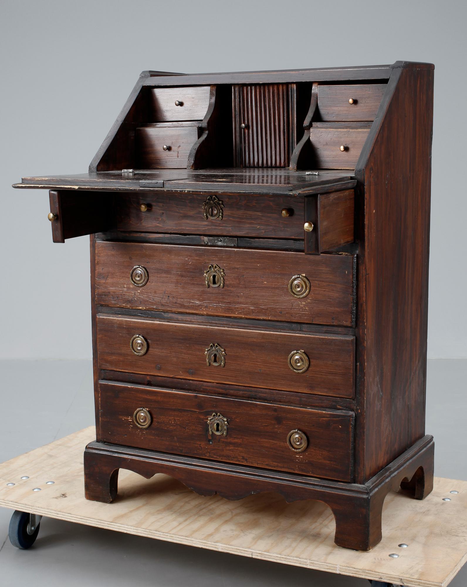 SNEDKLAFFBYRÅ, gustaviansk stil, delvis 1700/1800-tal.